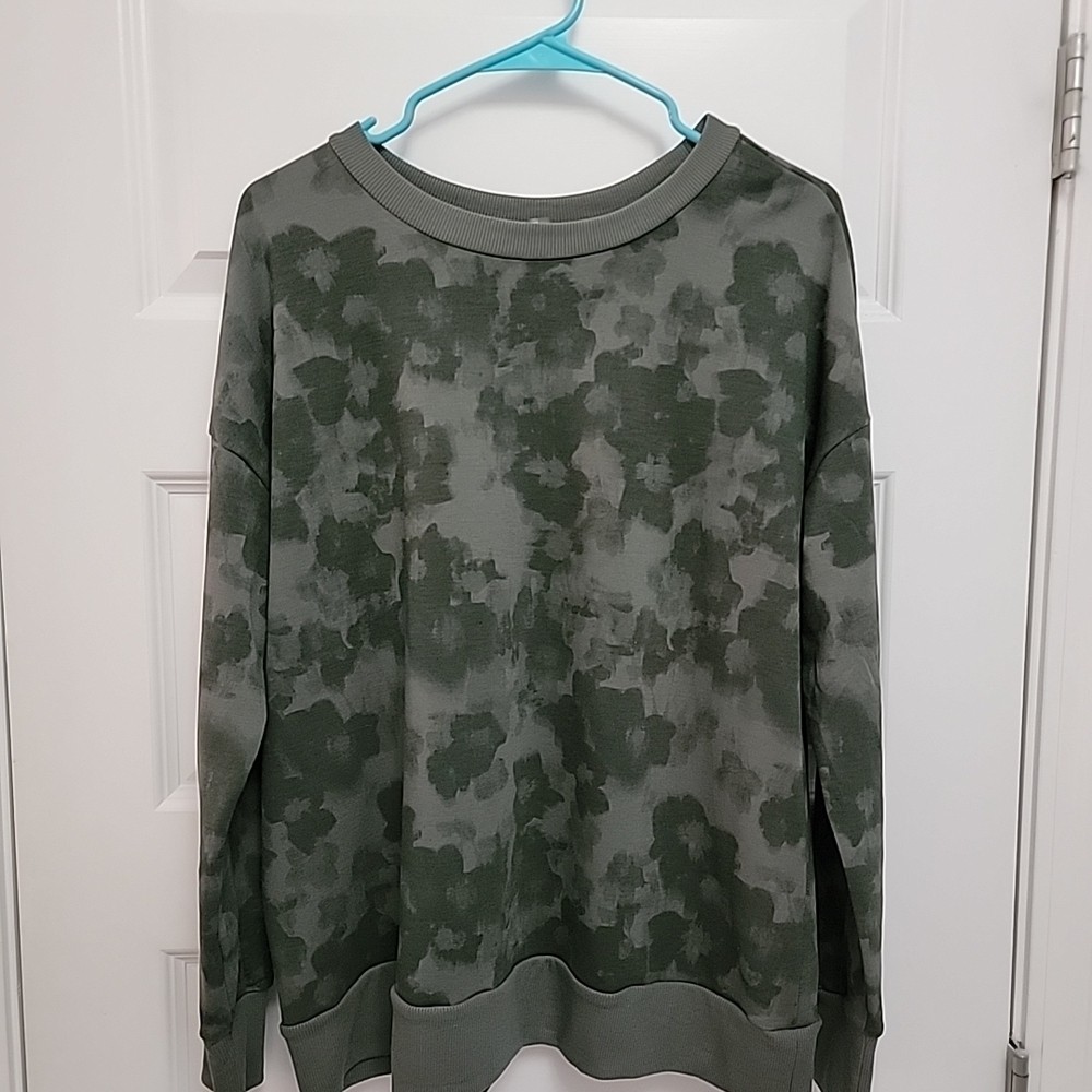 Mondetta Ladies' Lightweight Active Pullover Top Camo Green Size Large NWOT